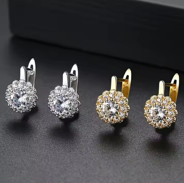 Ohrstecker für Damen ⎜ Funkelndes Zirkoniadesign in Gold- und Silberoptik für elegante und vielseitige Anlässe