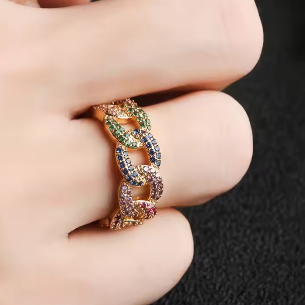 Statement Ring für Damen in Goldoptik ⎜ Modernes Design mit farbigen Zirkonia für glamouröse Momente