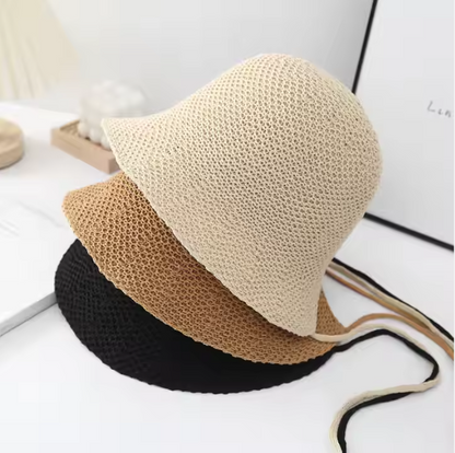 Luftiger Strickhut mit Rückenschlitz ⎜ Sommerlicher Fischerhut mit Bindeband für Damen