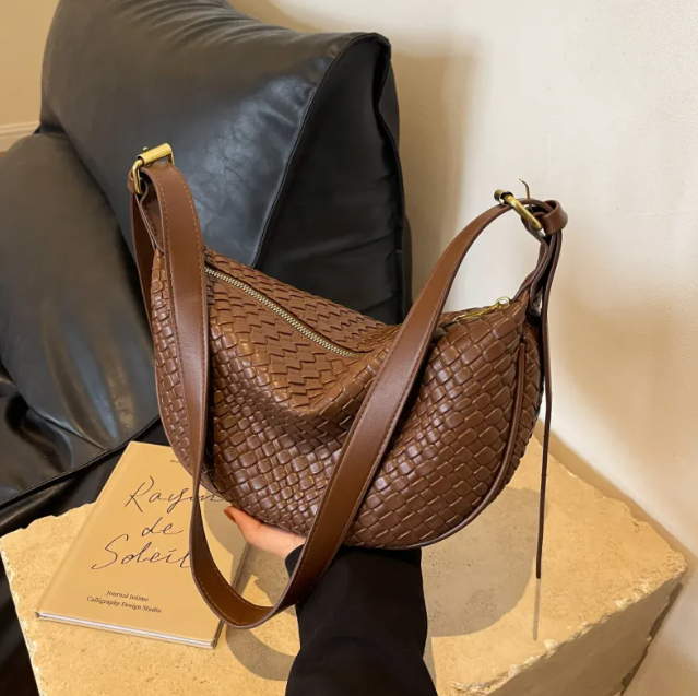 Moderne Tasche für Damen ⎜ Weiche Schultertasche in Lederoptik für moderne Freizeit- und City-Looks