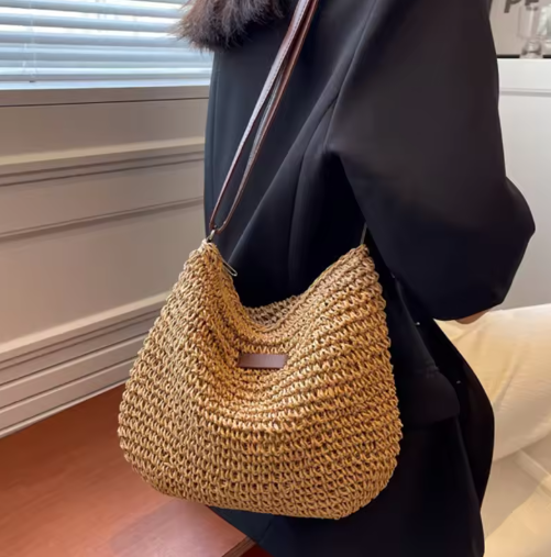Strandtasche aus Stroh für Damen ⎜ Leichte Sommertasche mit Schulterriemen für Urlaub und Freizeit