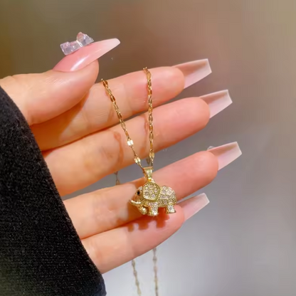 Elefanten-Kette mit Symbolkraft ⎜ Vergoldeter Halsschmuck für stilvolle Looks mit Glücksbringer