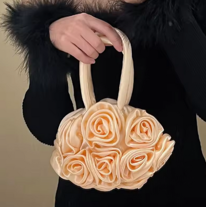 Runde Handtasche mit Rosen-Design ⎜ Verspielte Tragetasche mit Satinblüten für Events und besondere Anlässe