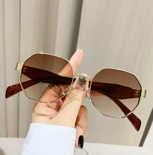 Damen-Sonnenbrille mit kantigem Rahmen ⎜ Moderner Metall-Look für stilvolle Alltagsmomente