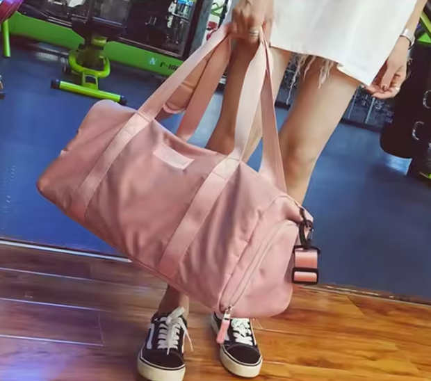 Sporttasche für Damen mit Nassfach ⎜ Leichte Fitnesstasche zum Tragen von Sportkleidung und Schuhen
