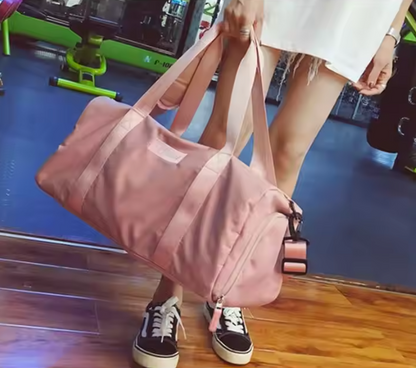 Sporttasche für Damen mit Nassfach ⎜ Leichte Fitnesstasche zum Tragen von Sportkleidung und Schuhen
