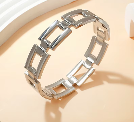 Armband für Damen ⎜ Geometrisches Design in Goldoptik für stilvolle Business- und Freizeitlooks
