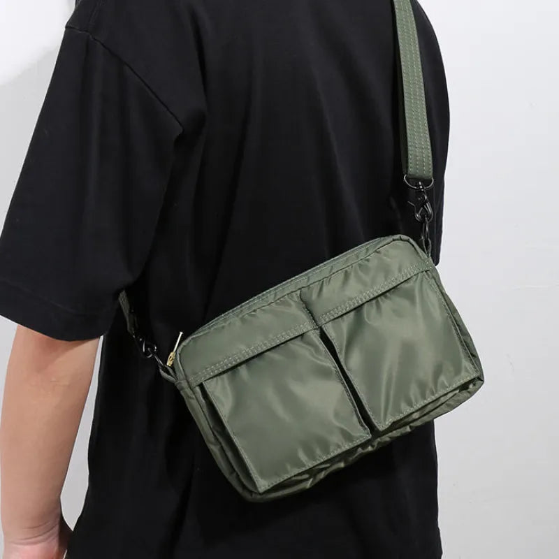 Geräumige Ledertasche für Herren ⎜ Schultertasche im klassischen Stil mit Reißverschluss und Tragegriff
