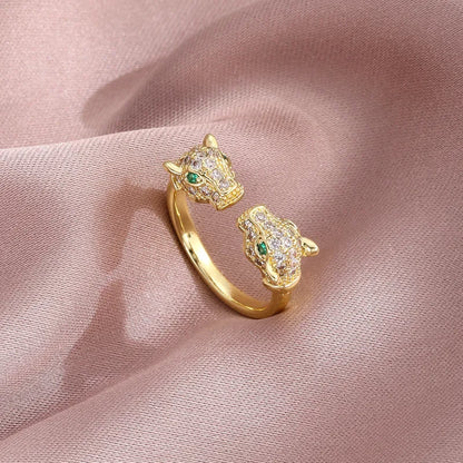 Tigerköpfen-Ring in Goldoptik ⎜ Offenes Design mit grünen Augen und Zirkonia für ausdrucksstarke Looks