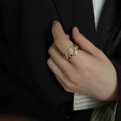 Damenring im Kettendesign ⎜ Offener Ring in Goldoptik mit Zirkonia-Besatz für moderne und auffällige Styles
