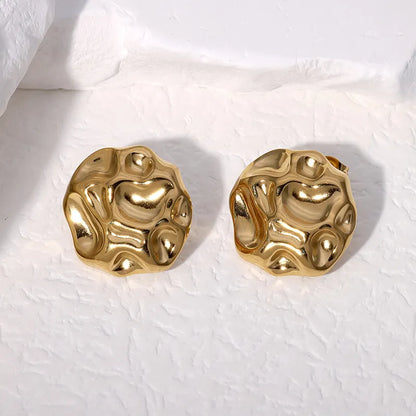 Ohrstecker für Damen ⎜ Edelstahlschmuck mit unregelmäßiger Faltstruktur für moderne und auffällige Styles