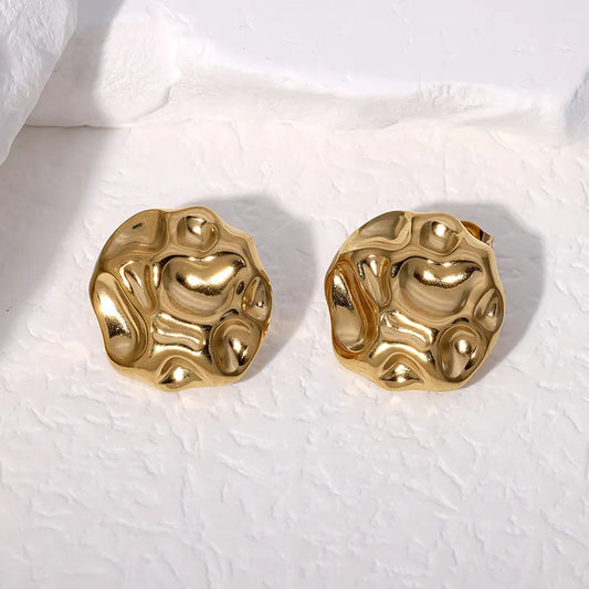 Ohrstecker für Damen ⎜ Edelstahlschmuck mit unregelmäßiger Faltstruktur für moderne und auffällige Styles