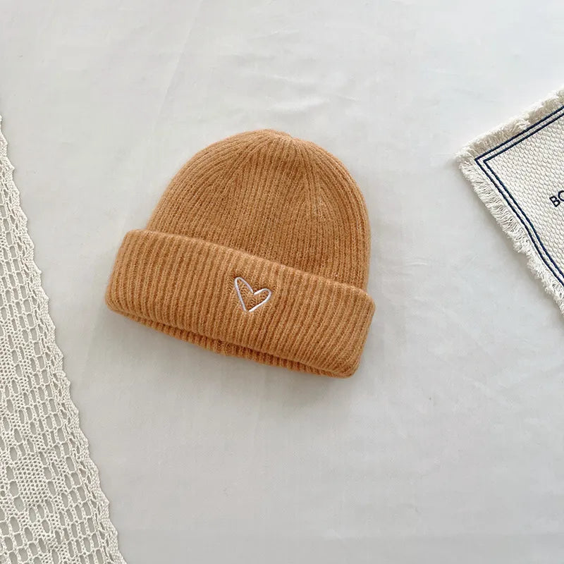 Wollmütze für Kinder mit Herz-Detail ⎜ Warme Strickmütze für süße Winter-Looks