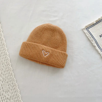 Wollmütze für Kinder mit Herz-Detail ⎜ Warme Strickmütze für süße Winter-Looks