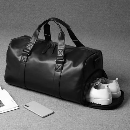 Sportliche Herrentasche aus Leder ⎜ Geräumige Trainingstasche für Sport, Reise und Freizeit