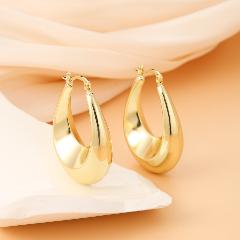Ovalförmiger Ohrschmuck in Goldoptik ⎜ Glänzendes Design für auffällige und stilvolle Momente