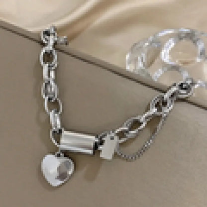 Goldenes Damenarmband mit Herzanhänger ⎜ Robuste Kette für ausdrucksstarke und modische Styles