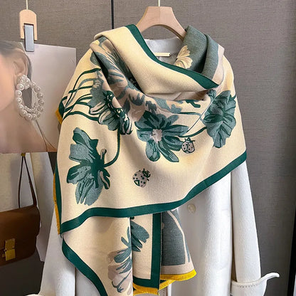 Wärmender Wendeschal für Damen ⎜ Wintertaugliches Accessoire mit floralen Elementen für elegante Outfits