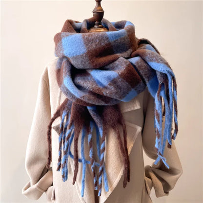 Karierter Schal für Damen und Herren ⎜ Weiches Material mit Fransen für stilvolle Winter-Outfits