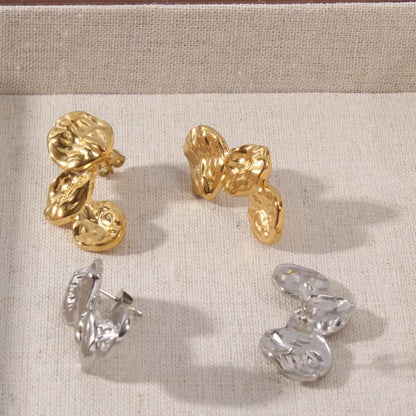 Ohrschmuck aus Edelstahl im Retro-Stil ⎜ Faltoptik mit strukturierter Oberfläche für edle Looks