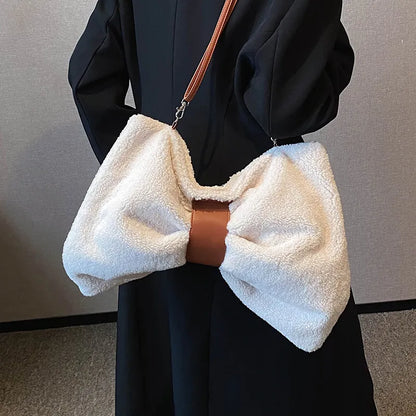 Umhängetasche mit Schleife ⎜ Lässige Tragetasche mit Stoffstruktur für kreative Freizeit-Looks