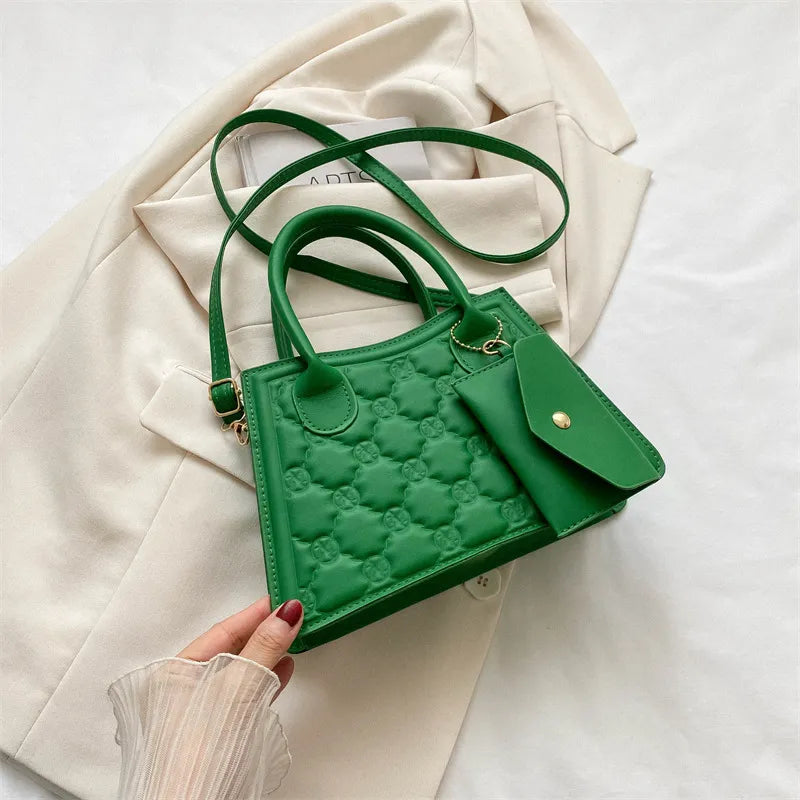 Mini-Tasche für Damen ⎜ Kompakte Schultertasche mit geprägter Oberfläche und passender Geldbörse