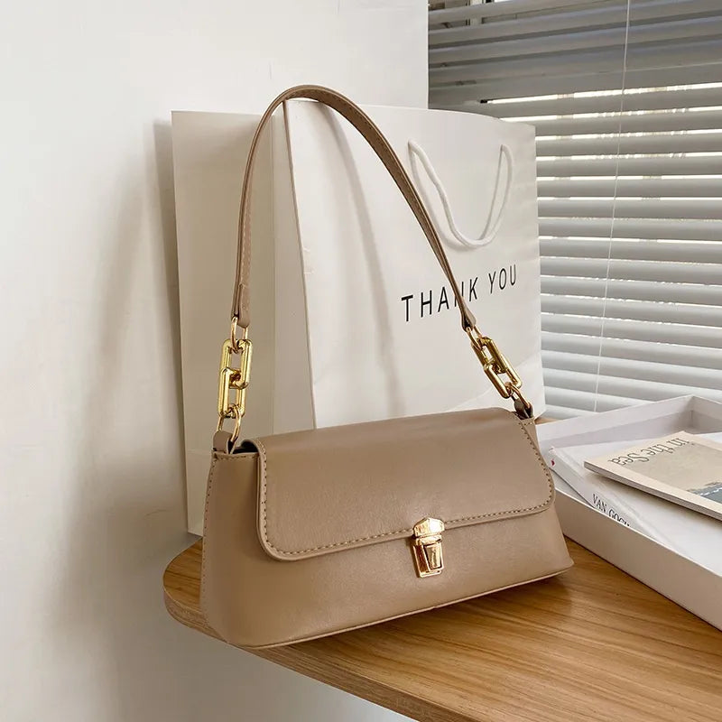 Elegante Unterarmtasche für Damen ⎜ Kompakte Schultertasche mit goldenen Details für Büro und Freizeit