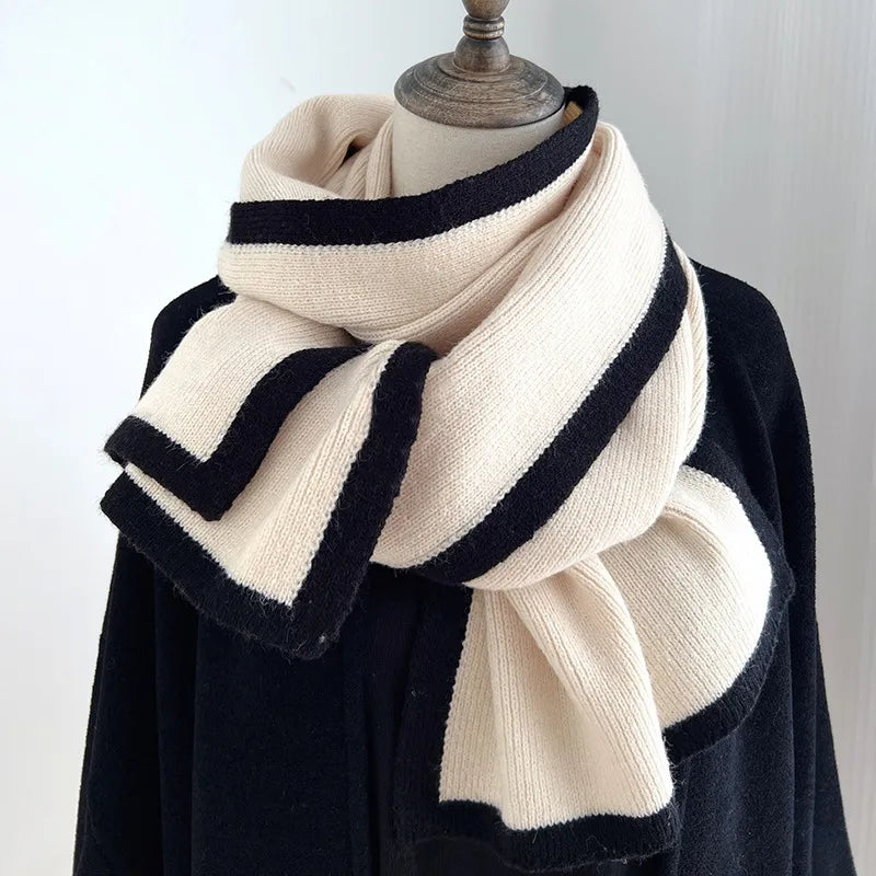 Farbakzent-Strickschal aus Wolle ⎜ Weiches Winteraccessoire für stilvolle Kälte-Looks
