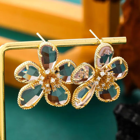 Glitzernde Blumen-Ohraccessoires ⎜ Mit funkelnden Kristallen für glamouröse Abendoutfits