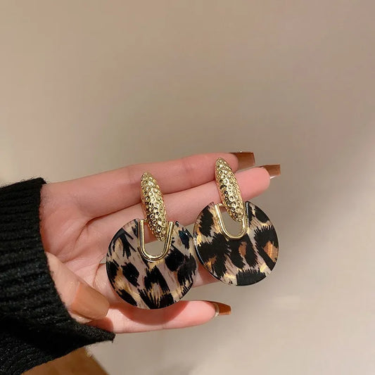 Leopardenmuster-Ohrringe mit Goldakzent ⎜ Trendiger Ohrschmuck für modische Alltagslooks