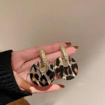 Leopardenmuster-Ohrringe mit Goldakzent ⎜ Trendiger Ohrschmuck für modische Alltagslooks