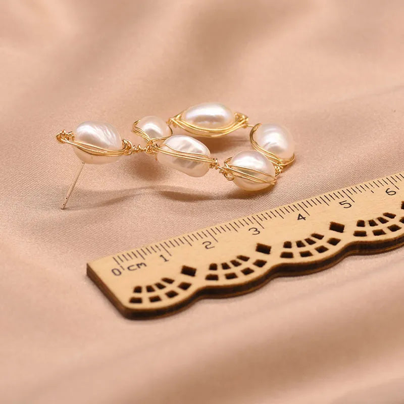 Kreolen mit Perlendetail ⎜ Handgefertigter Ohrschmuck für besondere und elegante Anlässe