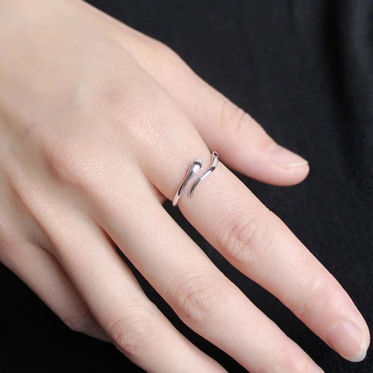Offener Damenring in Schlangenoptik ⎜ Glänzender Ring mit elegantem Design für moderne Alltagslooks