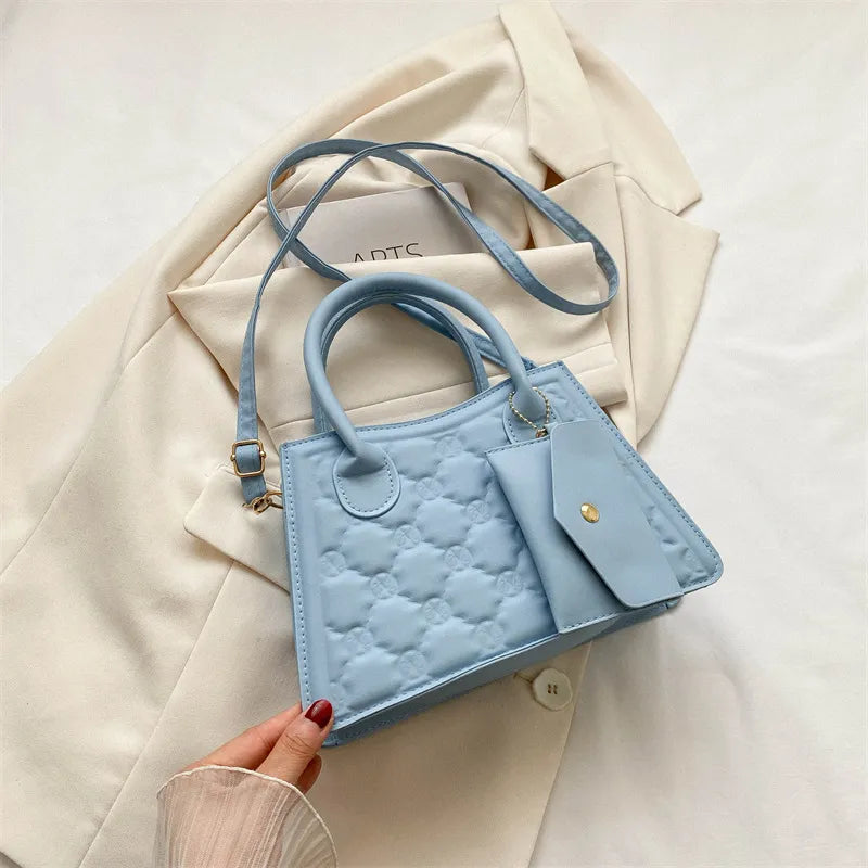 Mini-Tasche für Damen ⎜ Kompakte Schultertasche mit geprägter Oberfläche und passender Geldbörse