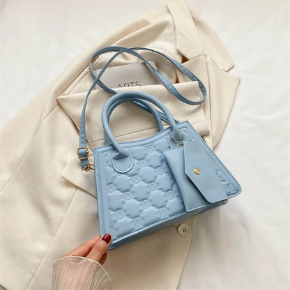 Mini-Tasche für Damen ⎜ Kompakte Schultertasche mit geprägter Oberfläche und passender Geldbörse