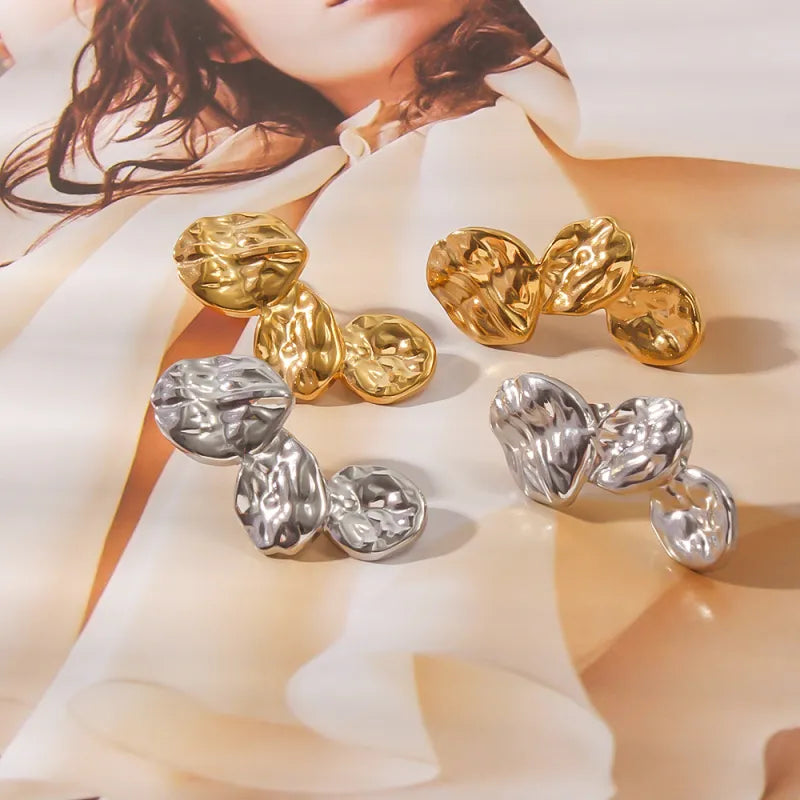 Ohrschmuck aus Edelstahl im Retro-Stil ⎜ Faltoptik mit strukturierter Oberfläche für edle Looks